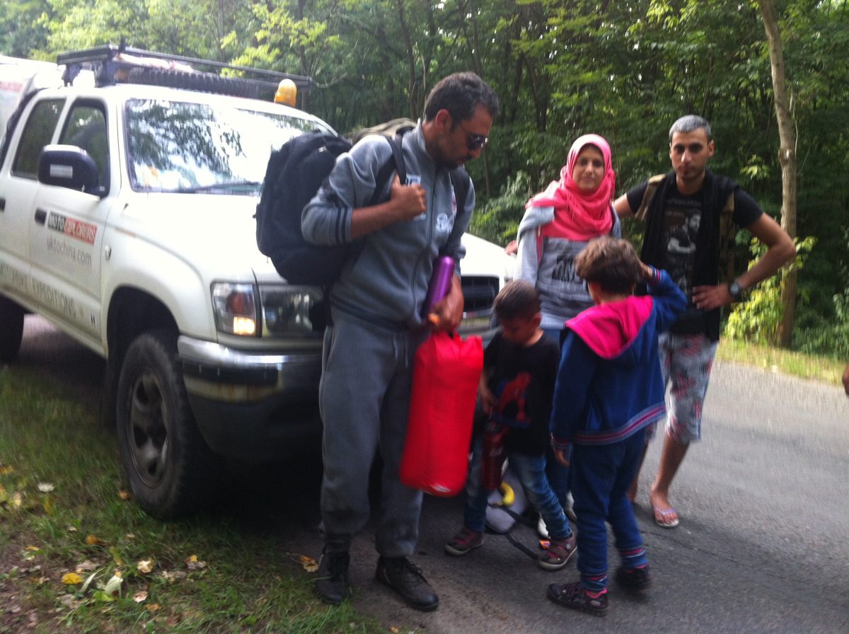 refugees walking to hunary and balkans